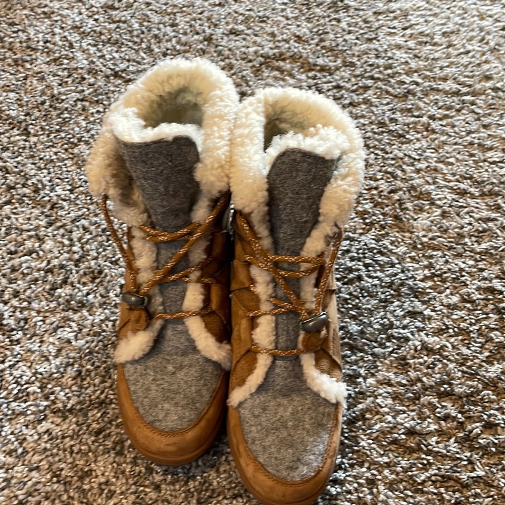 Authentic Joan of Arctic Wedge Boots 8.5